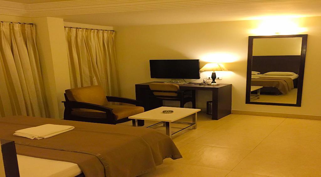 Aditya Palace Hotel Rajahmundry Ngoại thất bức ảnh