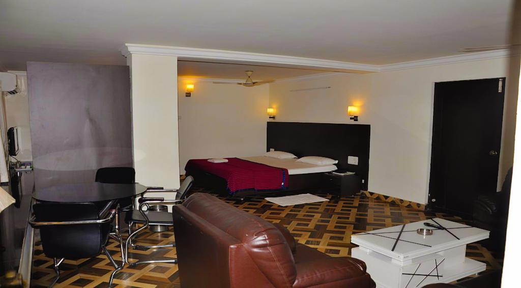 Aditya Palace Hotel Rajahmundry Ngoại thất bức ảnh